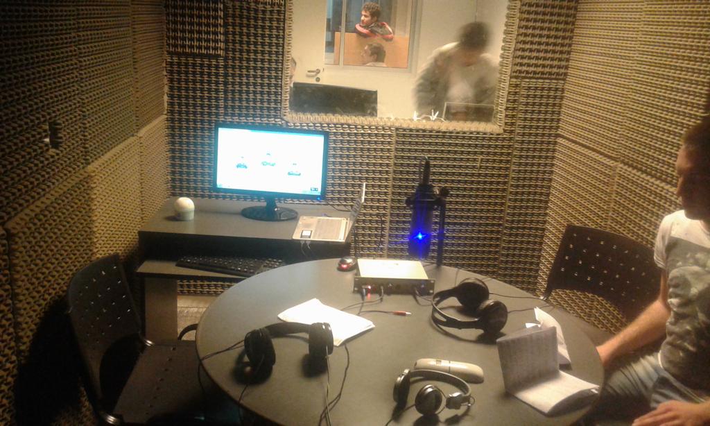 JorgeFajardoOK's tweet photo. Todo listo para arrancar con #LaPrevia en #RADIOPRONTO con @natalia_sasso @Revista_PRONTO http://t.co/O51zbcLs3R