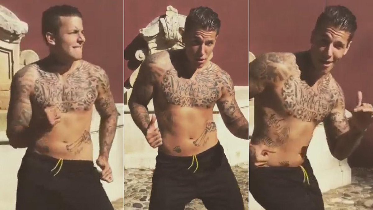 ShowMatch's tweet photo. ¿Vuelve al Bailando? Alexander Caniggia, en cuero, mostró sus “movimientos de otro planeta” http://t.co/FNFUjoLXTp http://t.co/zqyjWwnBxo