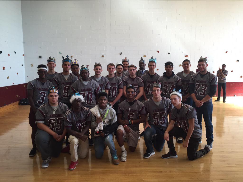 yung_brazilian's tweet photo. Seniors2K16 #DPVF๐โ๐ฝ http://t.co/XnORMMNYPO