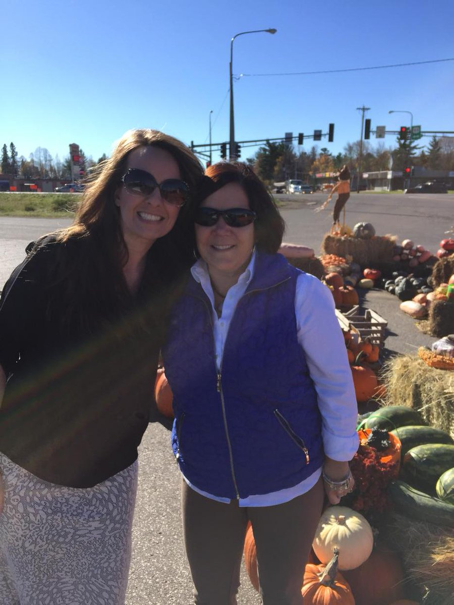Shannonstwins's tweet photo. Successful trip to northern Minnesota! Pumpkin patch stop! @DiedeMaggie @AvinityMN @EthridgeDenyse @DaleMFagre http://t.co/eavNjLeXJ1
