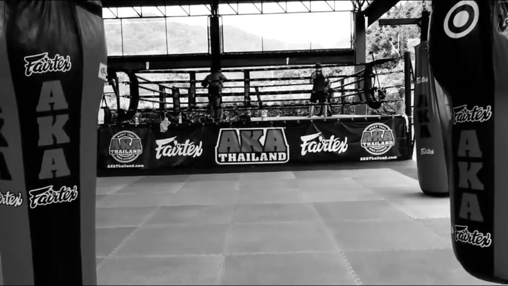 AKAThailand's tweet photo. Ever wonder what it's like being a first timer training #muaythai? Watch this! 👉 http://t.co/KBy2r7NHwG #bucketlist http://t.co/E2TfQacv5R