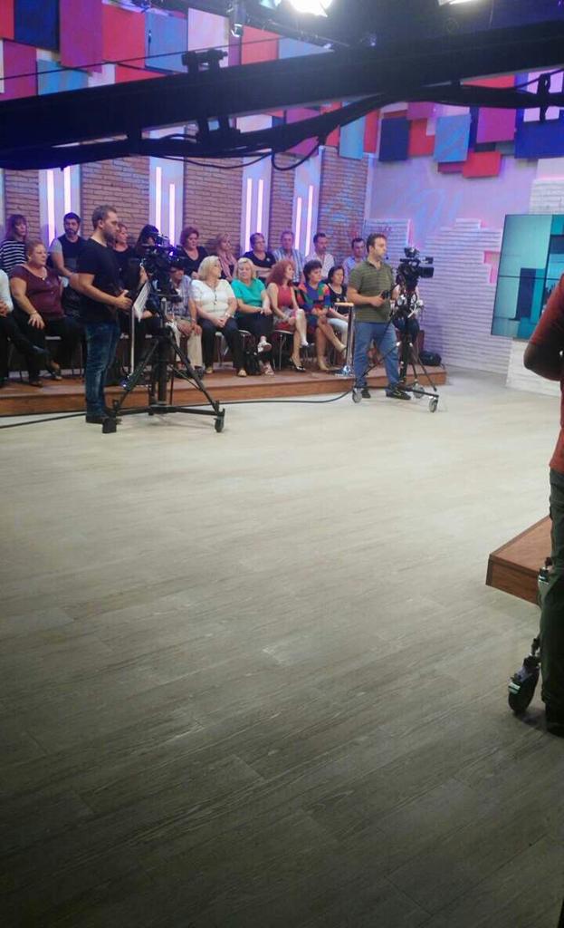 gemaschn's tweet photo. Resumen de nuestra tarde en TV! #Tv #7rm #GentecomoTu #platós #Camaras #maquillaje #fjay #mikimartz #Balletbeysa http://t.co/iclsZ1yqwh