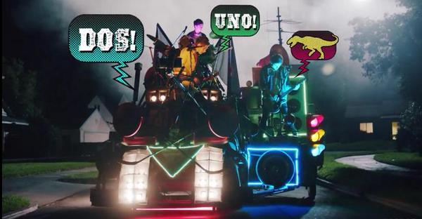 say_cookiee's tweet photo. UNO, DOS, T-REX again! #HeyEverybodyMusicVideo http://t.co/hWALF2ga38
