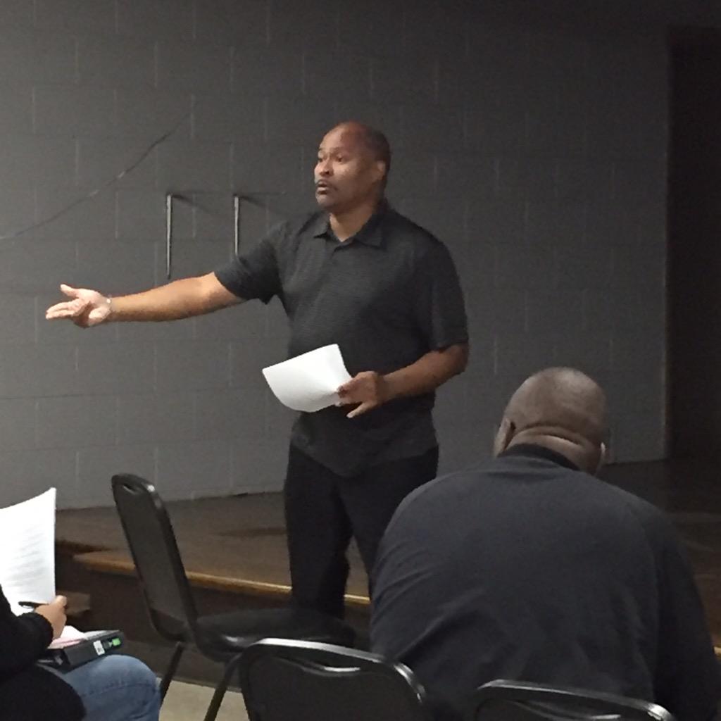 WORLDBTI's tweet photo. Class in session... #prep2point0 #sermonprep @StepsOnPurpose http://t.co/mUcEJSfgt2