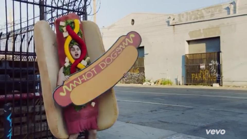 say_cookiee's tweet photo. These two would make a beautiful team #HeyEverybodyMusicVideo http://t.co/idiT1rd9KV