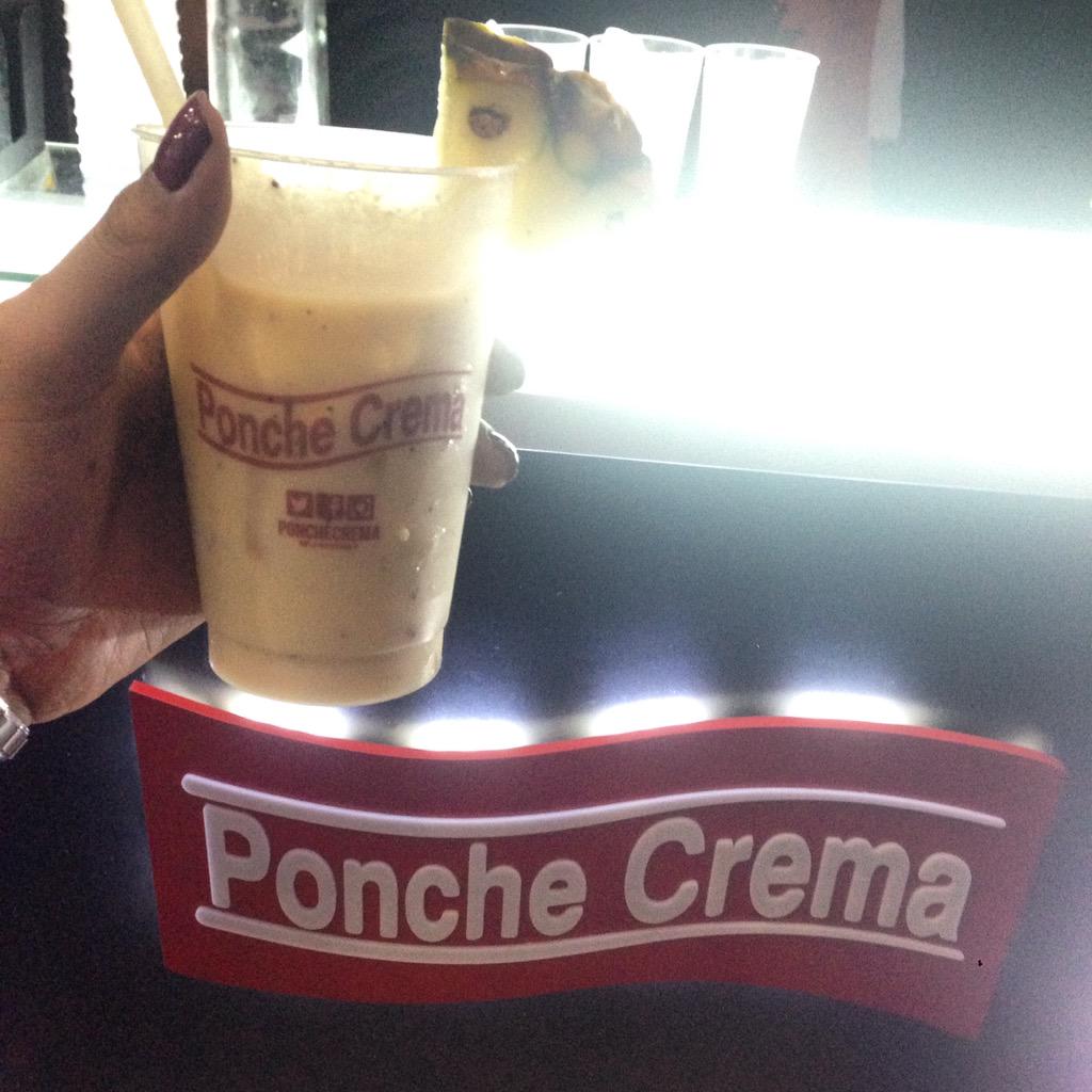 MedrandaAndrea's tweet photo. Este trago me cambio la noche definitivamente 💕 ponche crema, puré de parchita y vodka. Gracias a @ponchecrema http://t.co/ifcWMJxiNl