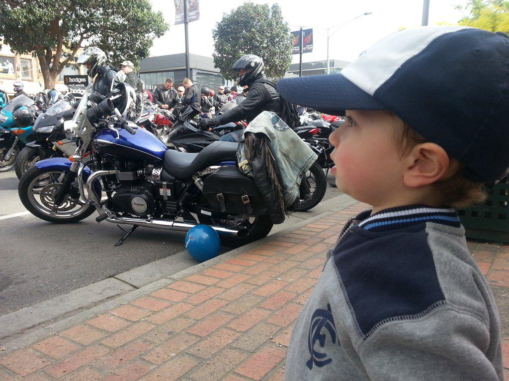 MickFloyd's tweet photo. Soooo many motorbikes! @CityOfCasey #gprun http://t.co/ktQ0odxnYy