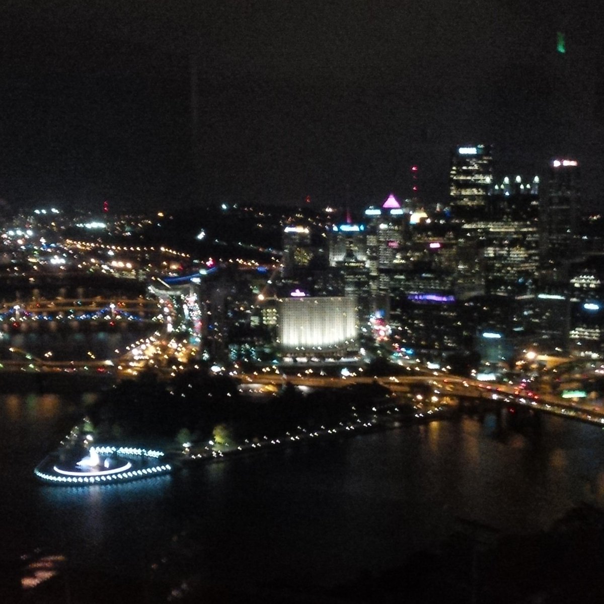 suzyyogi's tweet image. The city almost looks prettier enrobed in low hanging fall clouds. #viewfrommtwashington #fallnight @MontereyBayPGH