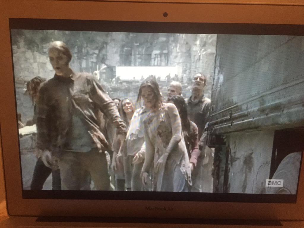 1790643175's tweet photo. Omg, I'm so excited. Finally!#TheWalkingDeadSeason6 http://t.co/ecs9isOlhV
