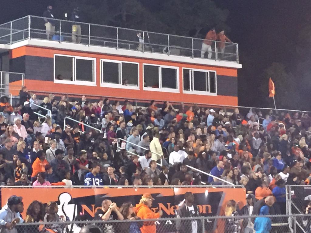 southviewsports's tweet photo. Nice homecoming crowd http://t.co/fiBa8lKYWd