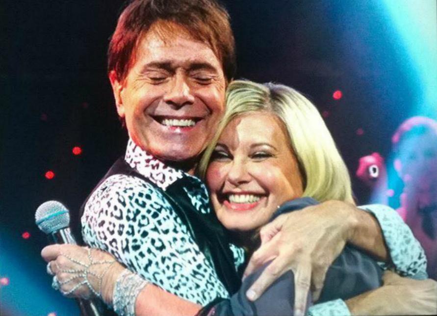 Cliff Richard & Olivia Newton-John "Suddenly" - Live at Royal Albert Hall, London https://t.co/yQGdmSSrdA