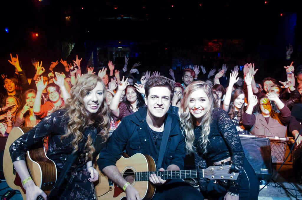 Scallpmastar's tweet image. A week ago today we got to hang out with this awesome crowd at Reggies in Chicago!