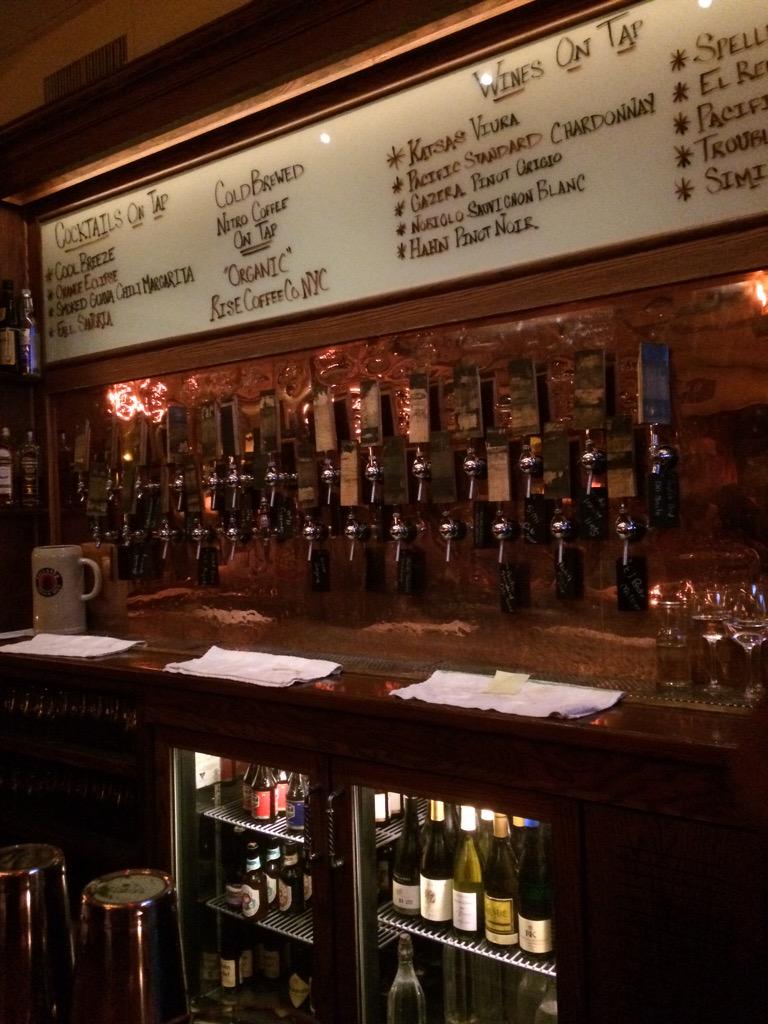 caitgue's tweet photo. The new @CaskRepublic in #SoNo is lookin gooooood! Oh yeah, and @2RoadsBrewing #OlFactoryPils on tap, too! http://t.co/7O513NKZyb