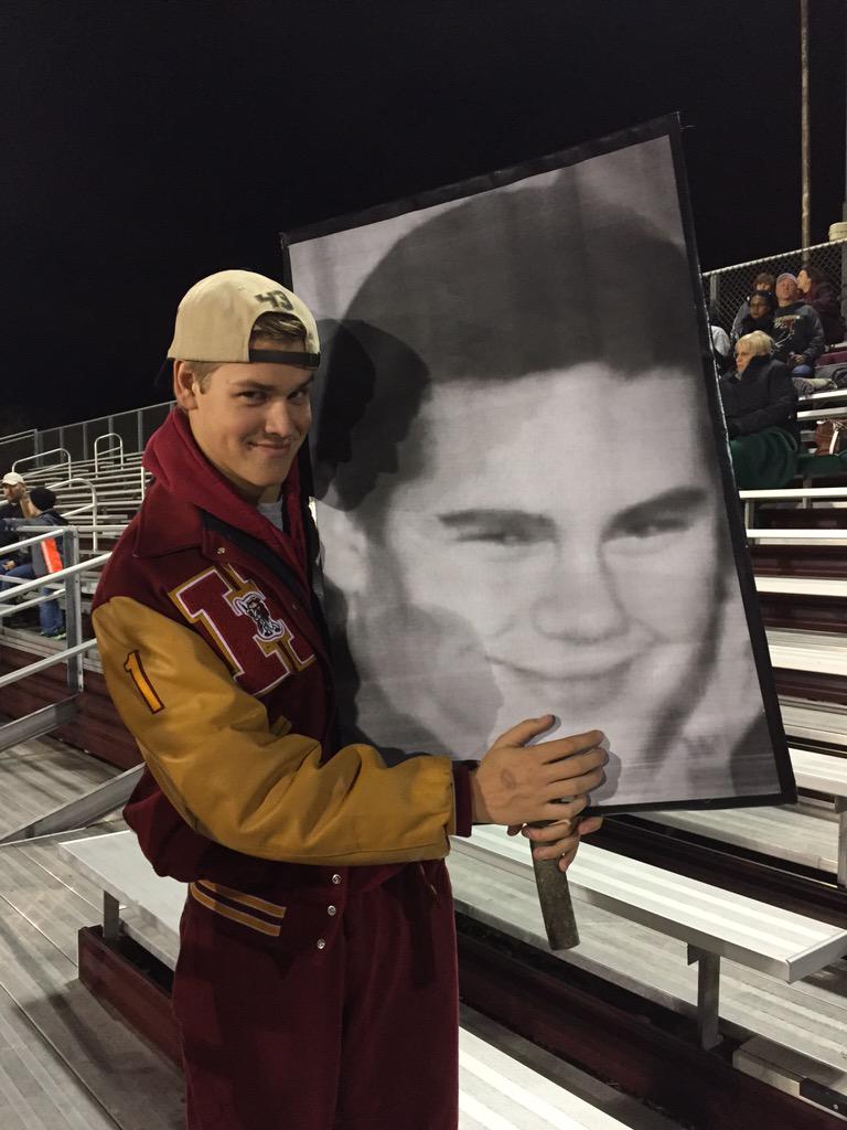 MuscleManMike56's tweet photo. Rubbing @bennypass face for good luck and we are up 9-6 at the half #beattheunion #confederates http://t.co/8uFJIT0tpV