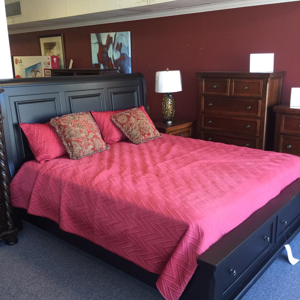 TheRealDjYoKidd's tweet photo. 3 day special 99.00 down and get delivered the next day COME SEE ME ASSP winner furniture 7411 Preston hwy ask ROB http://t.co/mFVlyZuFDM