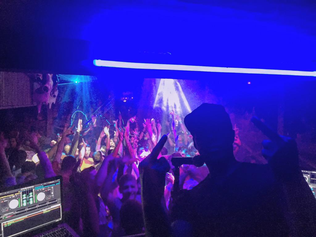 DJWhooKid's tweet photo. #cavalloClub #Bahrain ๐ was lit Tonite!! ๐ฅ๐ฅ๐ฅ http://t.co/mJwlMoAdS5