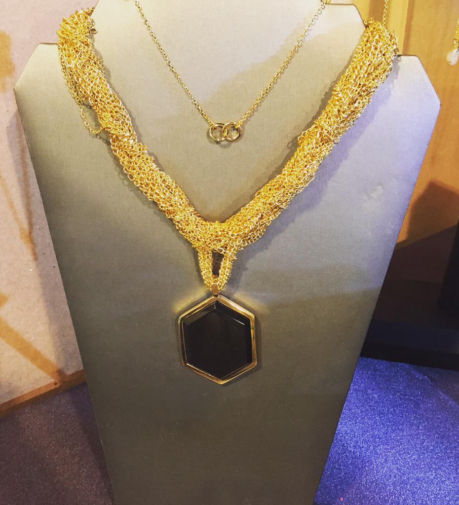 ModaNacional's tweet photo. Collar #MarManuel en el pabellón CMN por @ML_Moda en @fashionweekmx #MBFWMx #UnaDeMéxico #MLModa http://t.co/2tiBCPI9Yo
