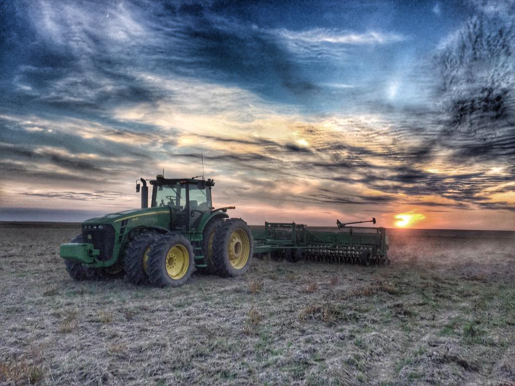 AgYieldGuru's tweet photo. #Wheat15/16 going in with some Radishes...nothing beats this view!!#PrayForRain http://t.co/UXOhgpKNTf