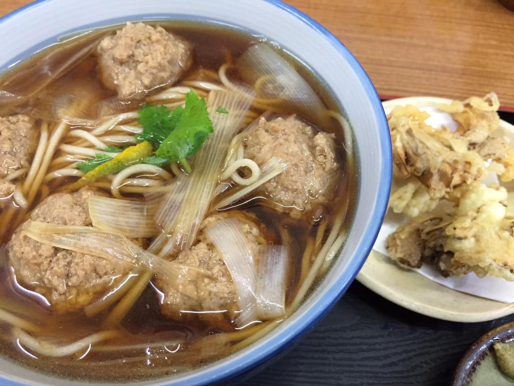 sendoyohei's tweet photo. 今朝は寒いかも。ということで、鴨団子そば、に舞茸天トッピング。まいったけ！ http://t.co/7P5ssDXPnY