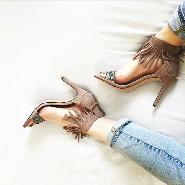VinceCamuto's tweet photo. First up in our #FootwearFriday countdown is Mariola Beniak in our #Trumen sandals. http://t.co/w1fM2udb8g