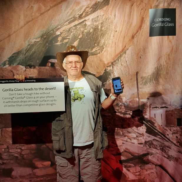 corninggorilla's tweet image. @walhus @springnet Here's your #GorillaGlass4Sweeps photo at #EngadgetLive. RT for a chance to win