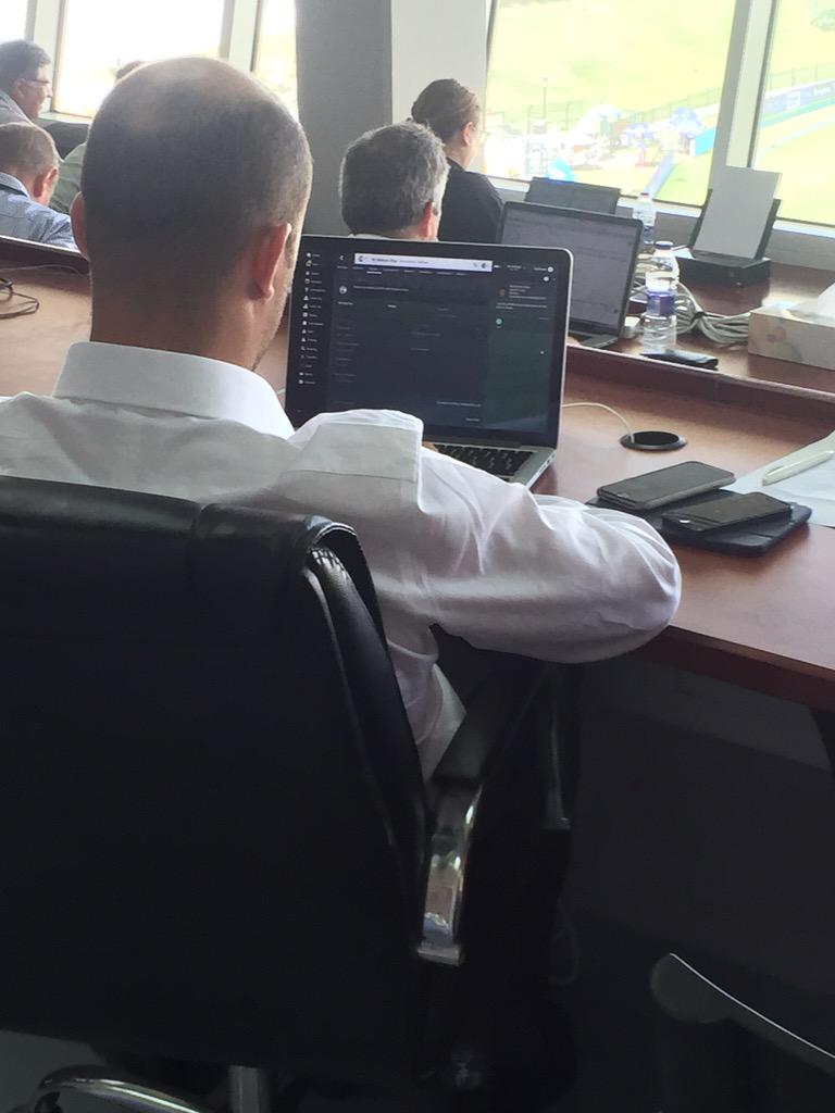 BarnabyRead's tweet image. This is Jonathan Trott playing @FootballManager in #PAKvENG media centre. He's #THFC and UCL holders in 2022. Lad.