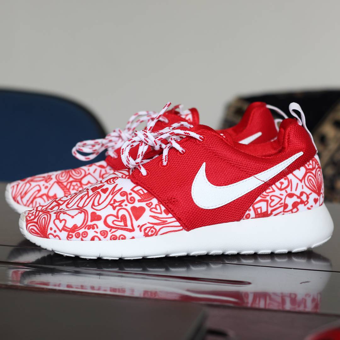 NIKE ROSHE RUN RED WHITE GRAPHIC | 36.5-40 | 475K | CP CEK BIO IG | <a href="/kickSolution/">kicksolution</a> <a href="/ShoesAndCare/">ShoesAndCare ™</a> <a href="/FS_80cs/">FAMILY 3STRIPES</a>