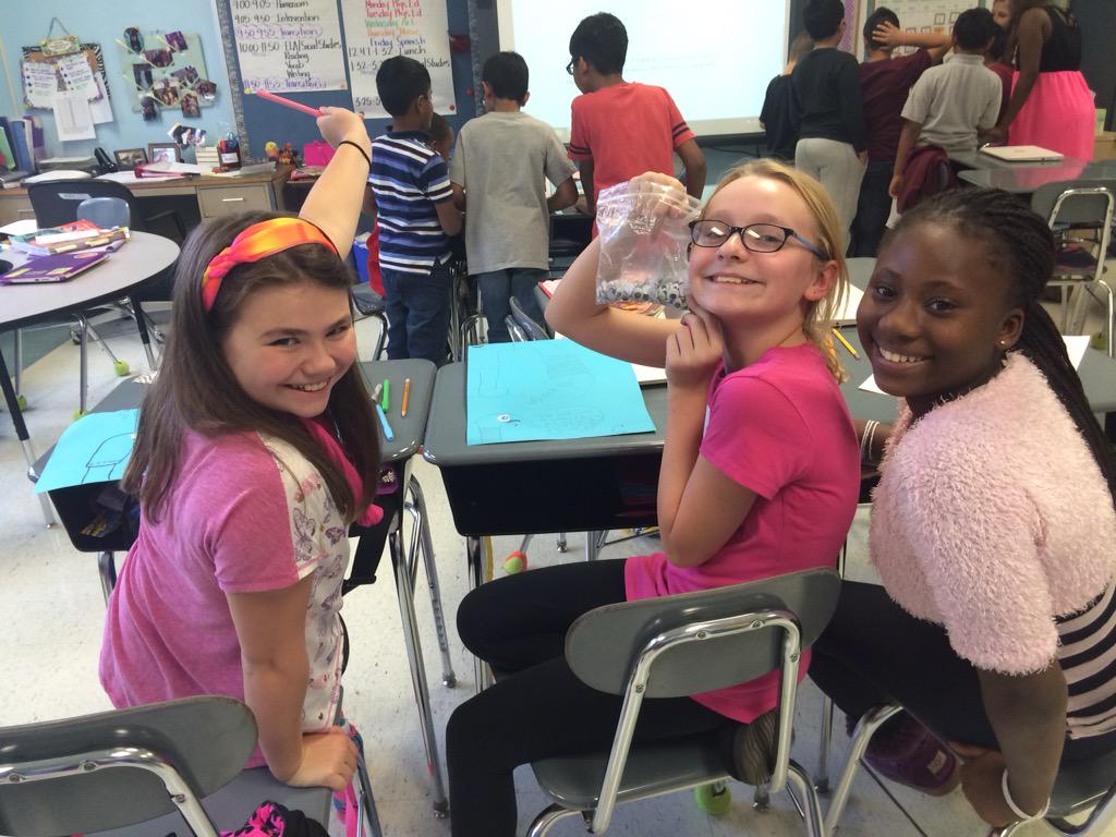 0xEarlineB's tweet photo. BF students are rocking PR for #Socktober against Lindeneau #LNDvBEN @Xanth_K @MissPetruzzi @BenFranklinES http://t.co/fS83ja27tV