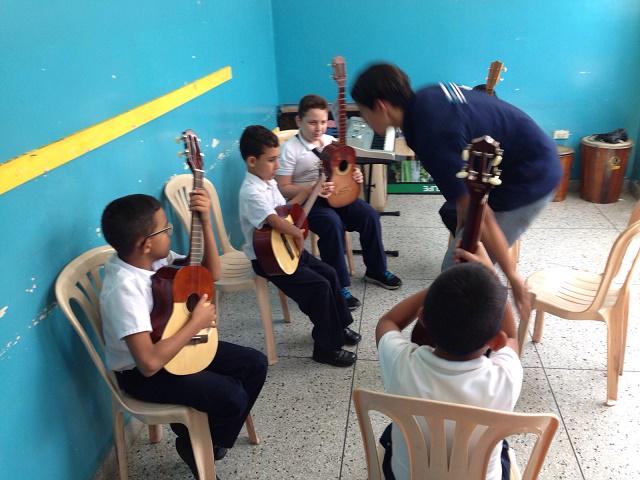 ModBrailleLara's tweet image. NO HAY LÍMITES PARA NOSOTROS
EN BRAILLE TOCAMOS CUATRO Y TAMBIÉN CANTAMOS