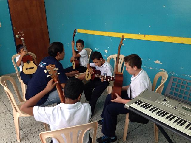 ModBrailleLara's tweet image. NO HAY LÍMITES PARA NOSOTROS
EN BRAILLE TOCAMOS CUATRO Y TAMBIÉN CANTAMOS