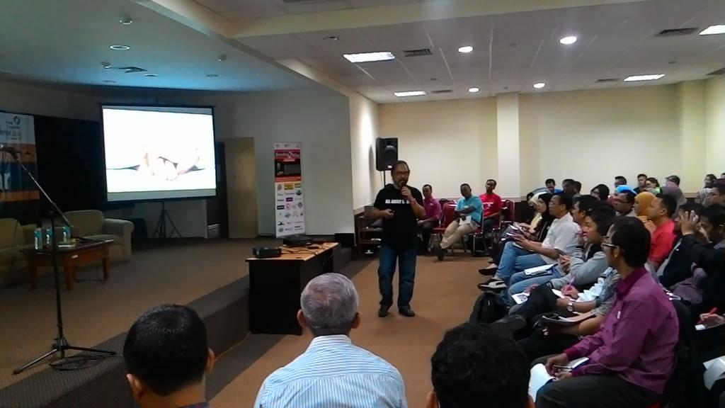 herrisetiawan's tweet photo. Hari ini Branding 2 Miliar #KlubB2B @TDAdepok @TanganDiAtas bersama Pak @Subiakto di Aula Perpustakaan @pemkotdepok http://t.co/iH5pl2BKjO