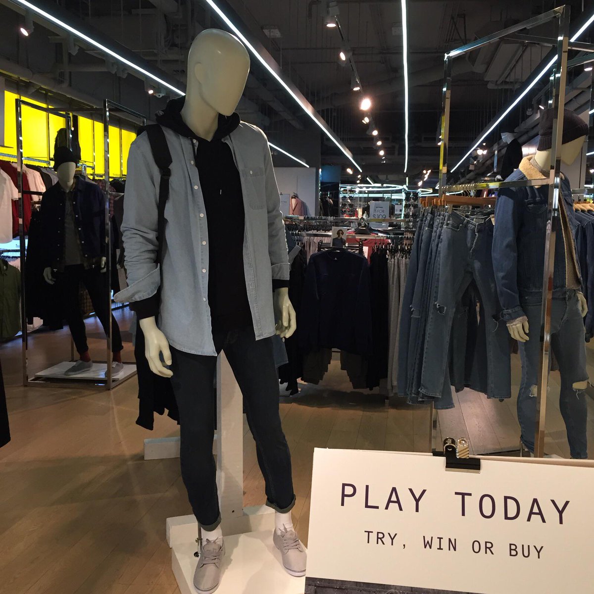 Lab_Concept's tweet image. Test your denim-luck today! #TOPMAN #hkig