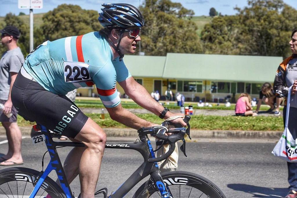 He's through Terang feedzone - go Baz <a href="/laurencebasell/">Laurence Basell</a> @teamjaggad @jaggadcycling <a href="/spinroom/">Sam Stapleton</a> <a href="/giantbikesaus/">Дима Санин</a> @giantbik…