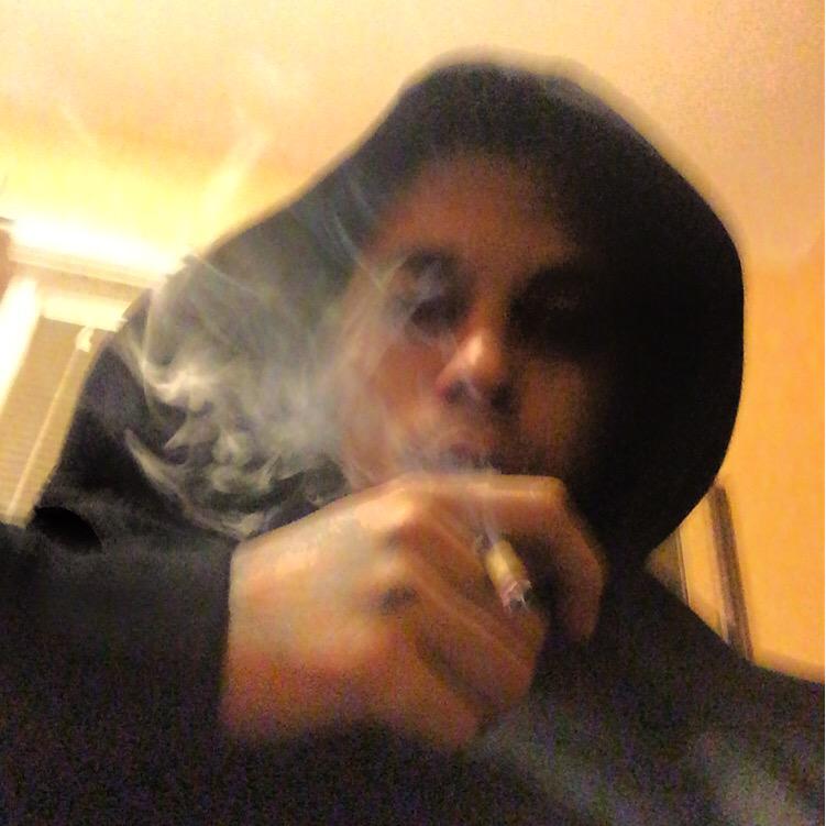 GnzalezJustin's tweet photo. #Cloutnin9studios #shortyj latenightSection http://t.co/eryLsZbm54