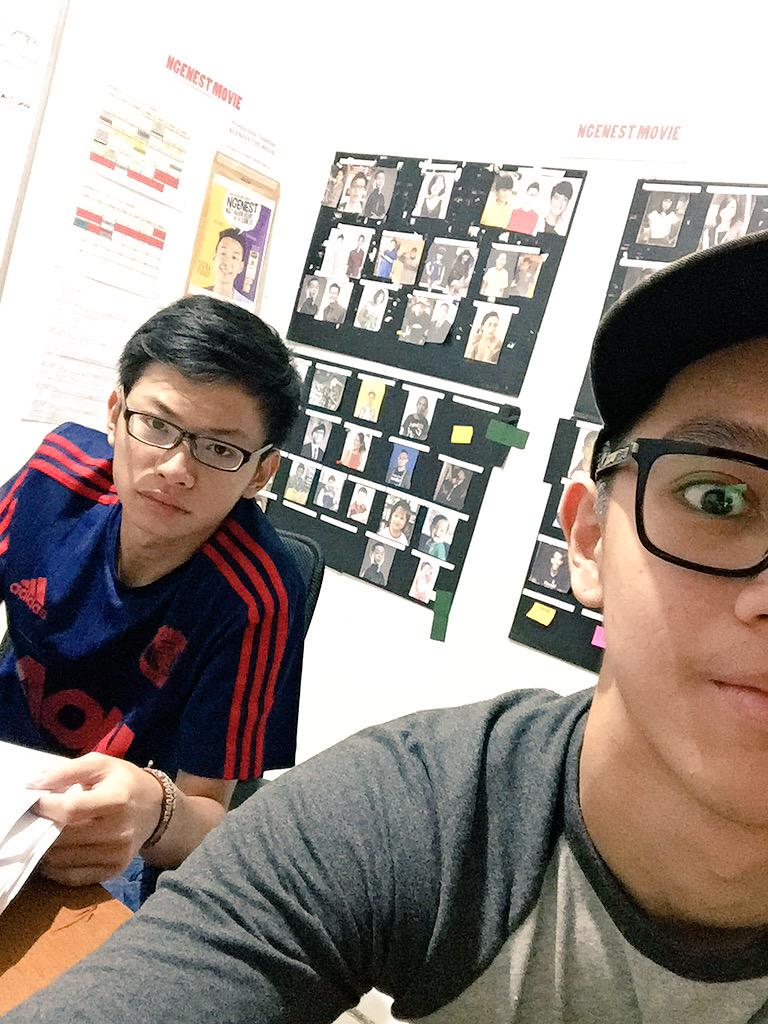 brandonsalim's tweet photo. Remaja Cina http://t.co/RWixnIPoYG