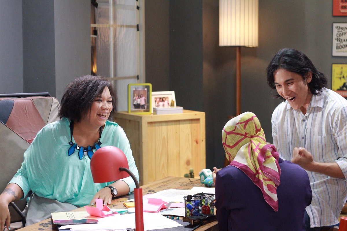 Pssstt.. ada <a href="/TikaPanggabean/">Tika Panggabean</a> nih di #TALAK3! Kira2 sebagai siapa ya?? @filmTALAK3 <a href="/_VinoGBastian/">VinoGBastian__</a> <a href="/Bellaudyaa/">Laudya Cynthia bella</a>