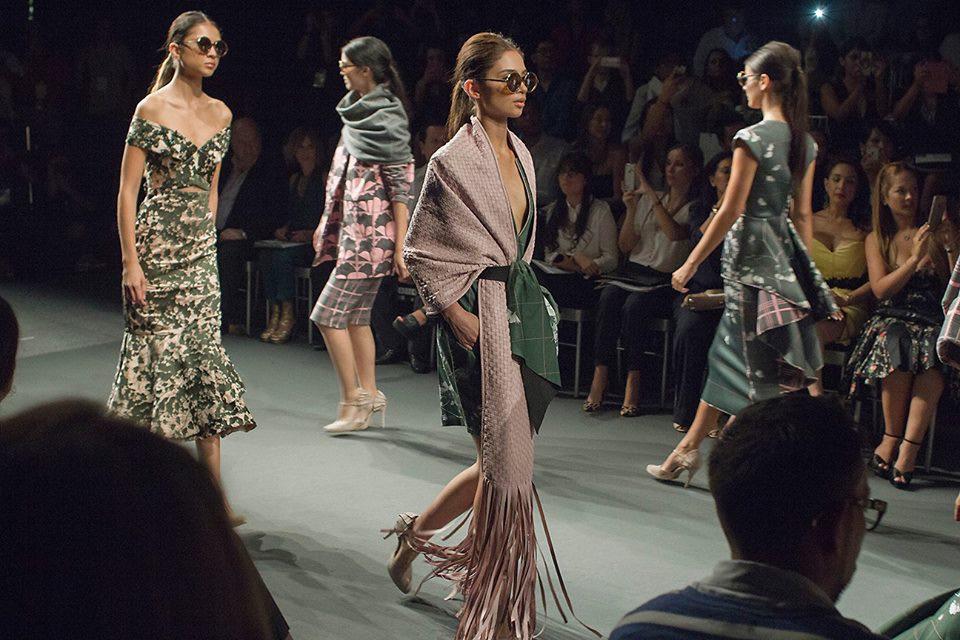 PaulaMontesP's tweet photo. @johannaortizg @LIFWeek #fw #collection #colombiadesigner #limafashionweek #highfashion #fw15 #runway #style #tb http://t.co/0JW6LXZuIh