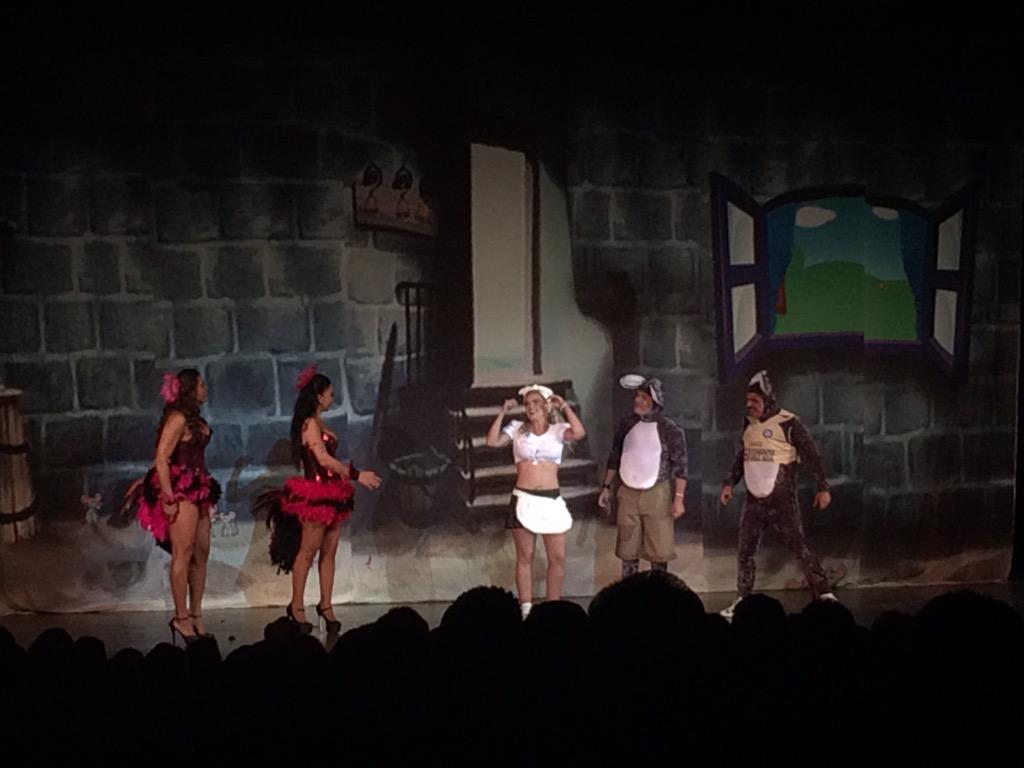 Hoy toco nueva temporada de <a href="/LaSemesienta/">La Semesienta</a> en el teatro Blanquita, esta increíble, van a reír mucho <a href="/pepemaganashow/">Pepe Magaña</a>