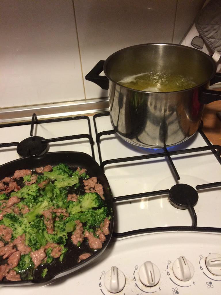 aleninap's tweet image. Non ho bruciato niente ed era anche buono 🙀😻 #cookwithalena #prestol&apos;app