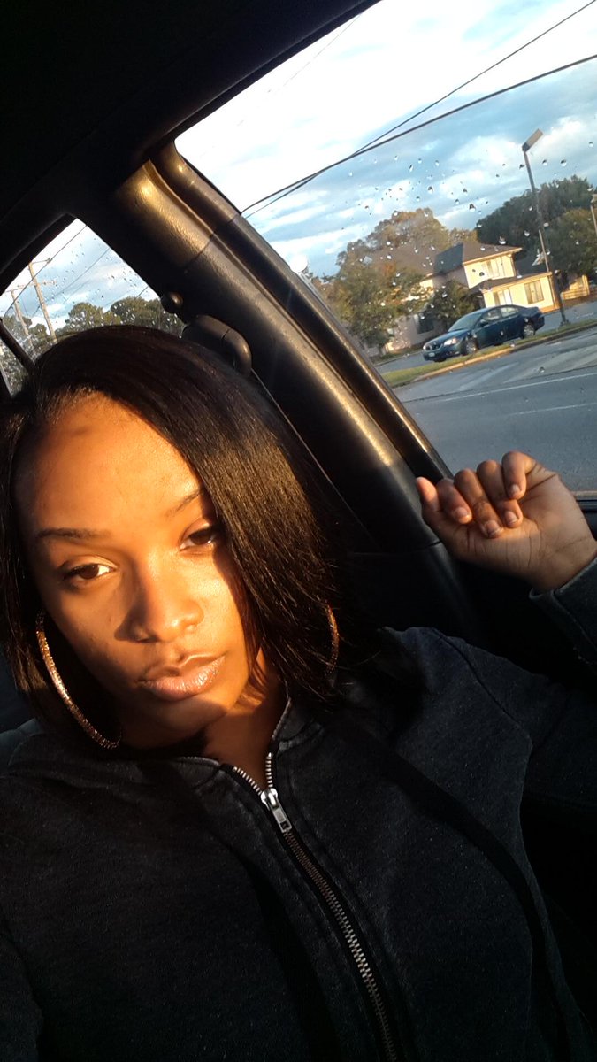 quantrent's tweet image. You'll never catch me tripping that's to close to falling😜😎😏✋✋