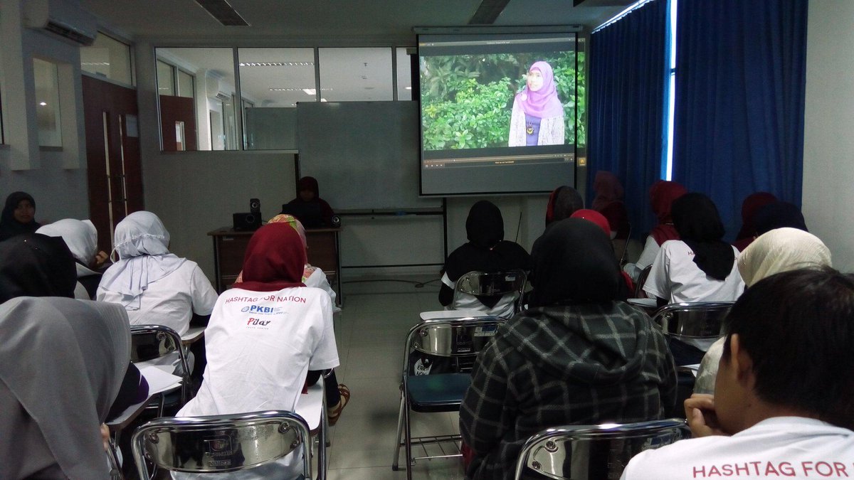 Ada pula pembicara dari bu oka <a href="/WeLoveUDINUS/">Humas Udinus</a> dan <a href="/SobatASK/">Sobat ASK</a> yg bicara ttg bagaimana cara asik belajar kespro