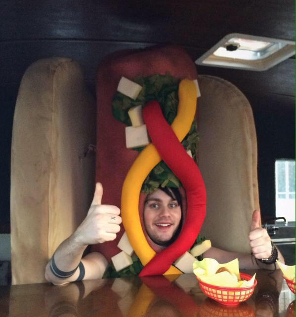 lmLowKeyAriana's tweet photo. @Michael5SOS is a Weenie 😂 http://t.co/J77edMAe8C