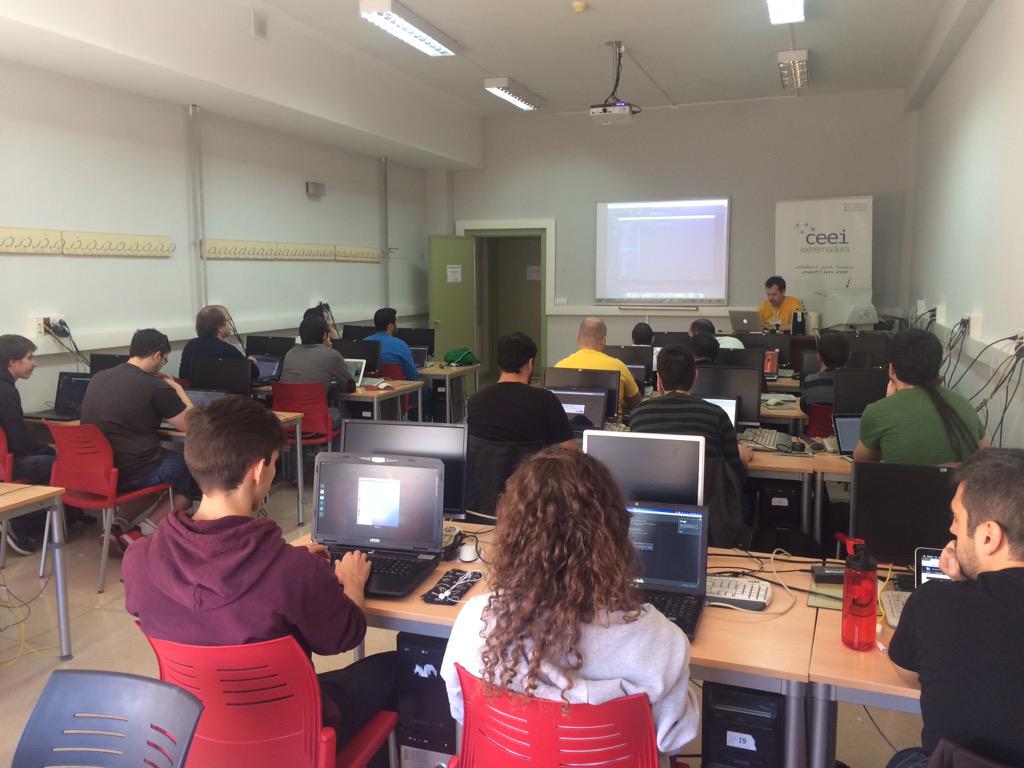 pablogarguez's tweet image. Turno taller de #KotlinForAndroidDevelopers de @lime_cl #CodeCC en @EPCC_Unex @EstudiantesEPCC @gdgcaceres @CEEI_Ex