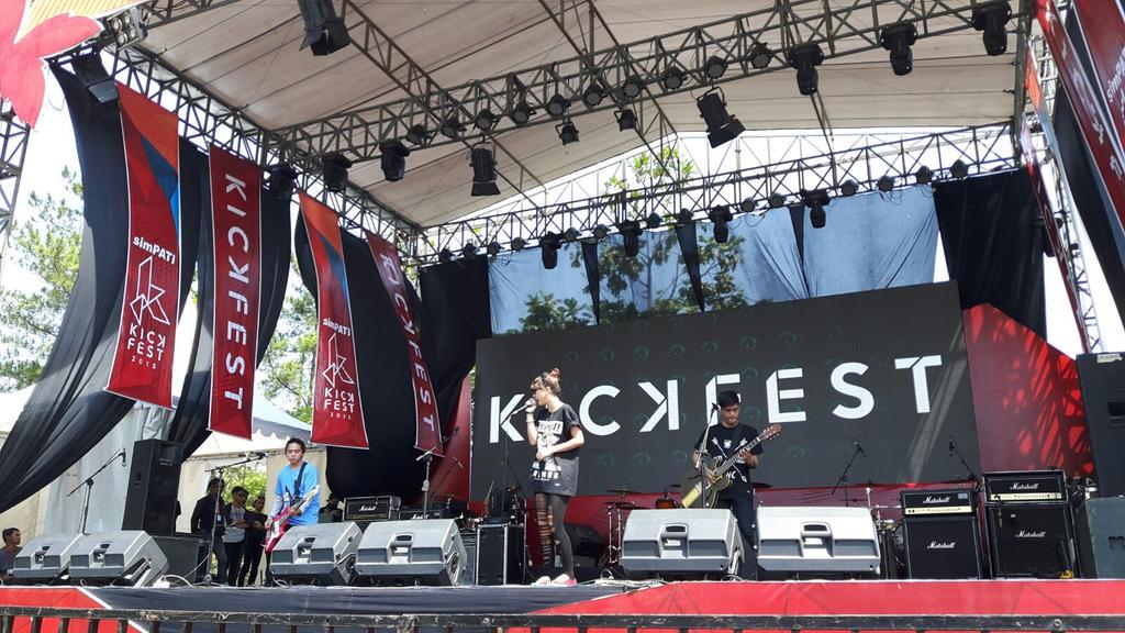 Band dari <a href="/alhenaspica/">Alhena Spica</a> perfom di <a href="/simPATI/">SIMPATI</a> #KICKFEST2015_BDG yeayyy!