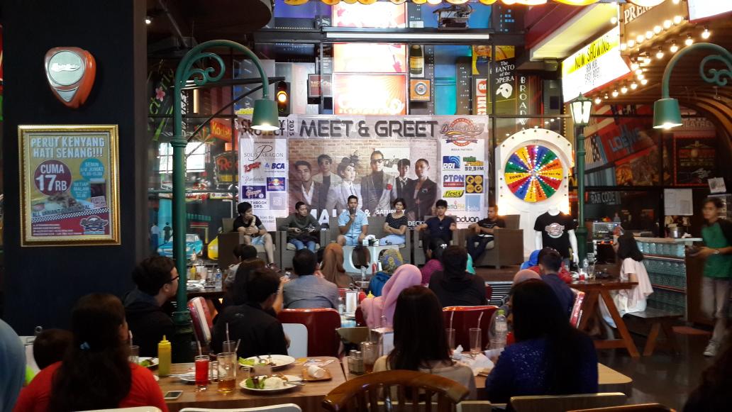 Wohooo... Meet n Greet w/ Maliq &amp; D'essentials @MaliqMusic at <a href="/DoubleDeckerUs/">Double Decker</a> !