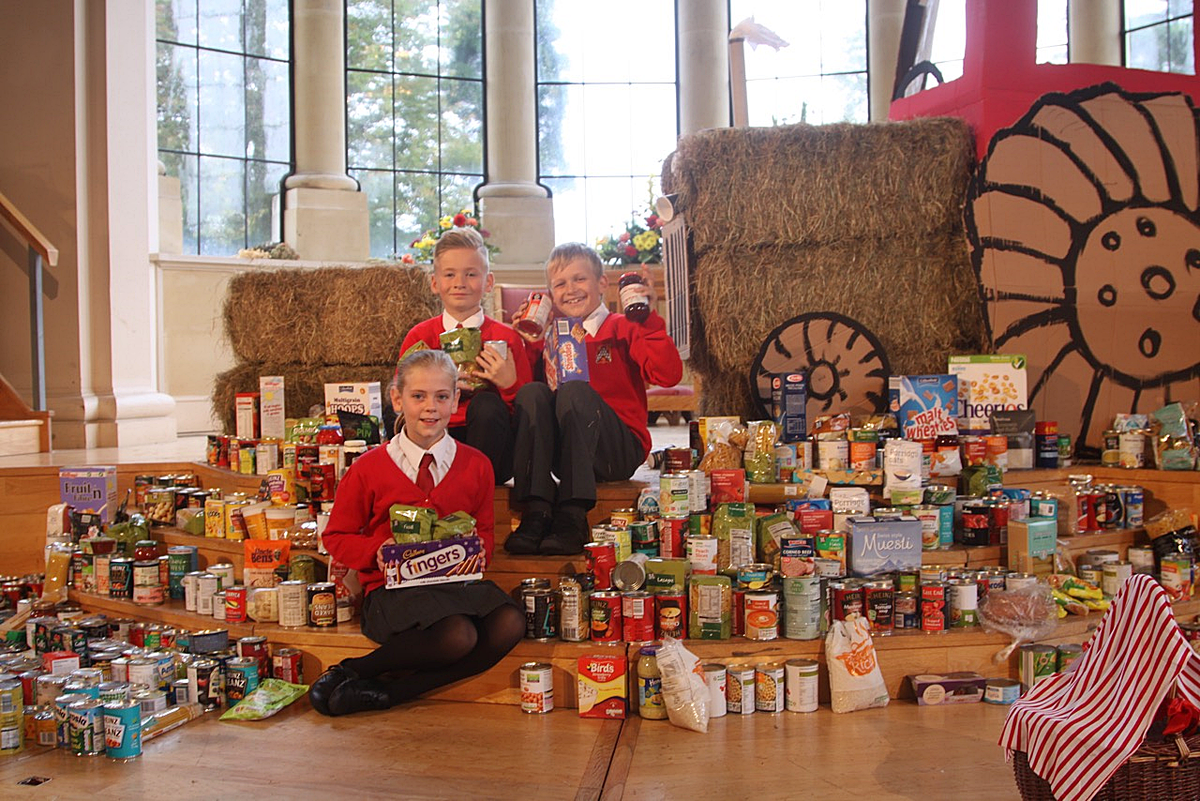 CrowboroughFB's tweet image. Big thanks! 235kg of Harvest food from Fermor Sch #crowborough More than 300 meals for local families in need.