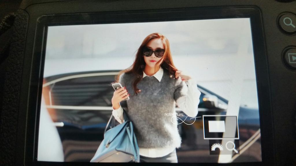[PIC][17-10-2015]Jessica khởi hành đi Bắc Kinh - Trung Quốc vào trưa nay CRgY9yNVEAApBdd