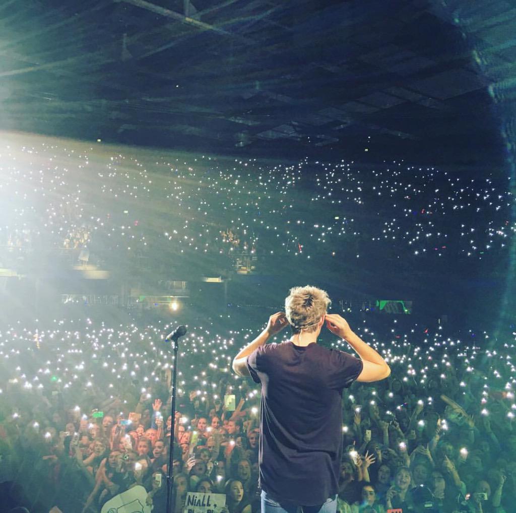 onedirection's tweet image. Boyo with his home crowd ! What a show !! 🇮🇪 (instagram.com/louisT91)