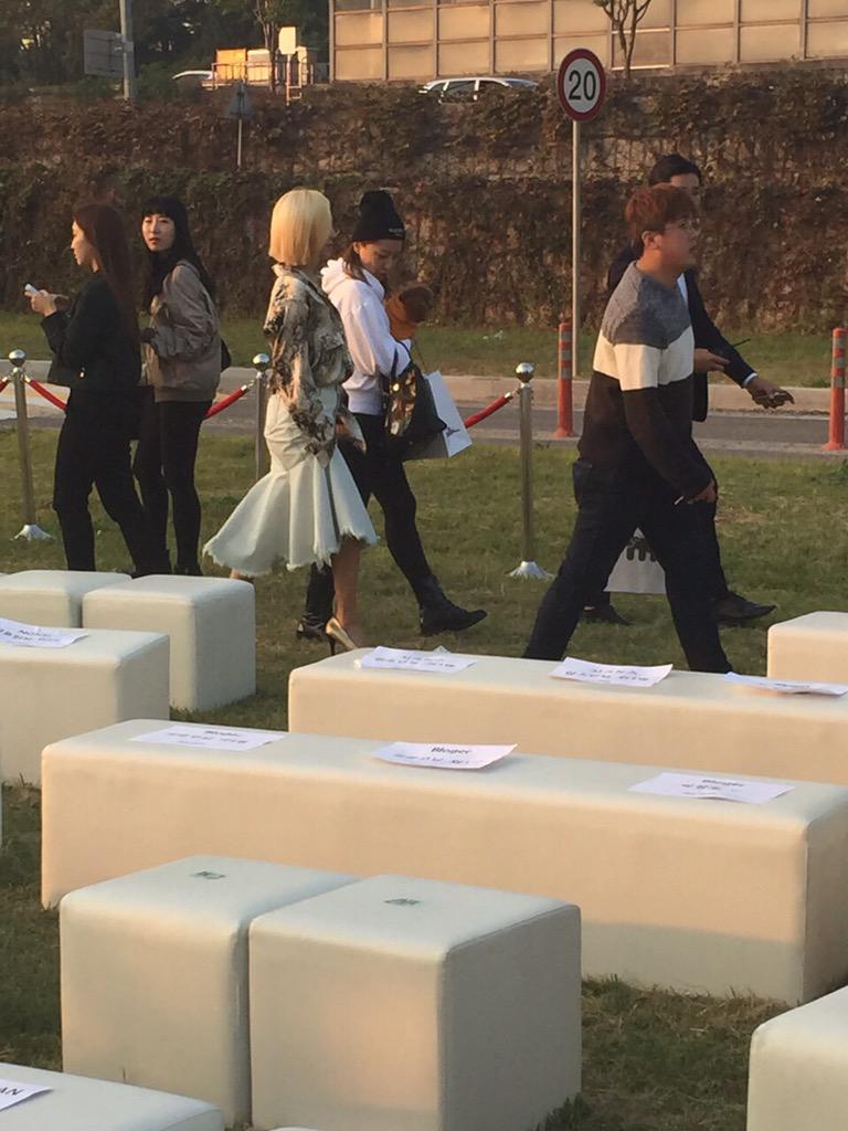  [PIC][17-10-2015]HyoYeon tham dự "HERA SEOUL FASHION WEEK S/S 2016 'THE CENTAUR'" vào chiều nay CRgba8hUcAAulGJ