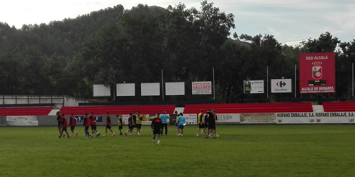 El Juvenil A DH prepara en el Estadio el partido del domingo a las 17:00 vs <a href="/realmadrid/">Real Madrid C.F.</a> A. No faltes. #AupaAlcala